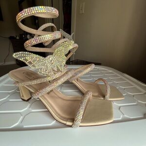 Chase & Chloe New York 10M (wide) Diamond stones with Butterfly. Very clean